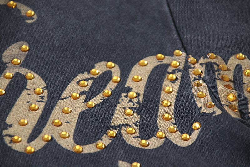 VALE USA Waiting to Exhale Rhinestone Graphic T-Shirt ¡ª detail