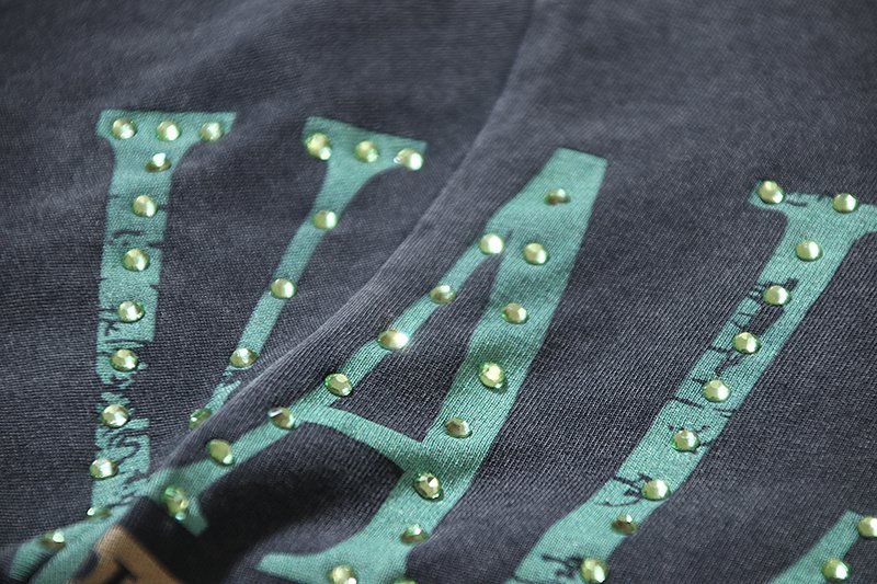 VALE USA Waiting to Exhale Rhinestone Graphic T-Shirt ¡ª detail