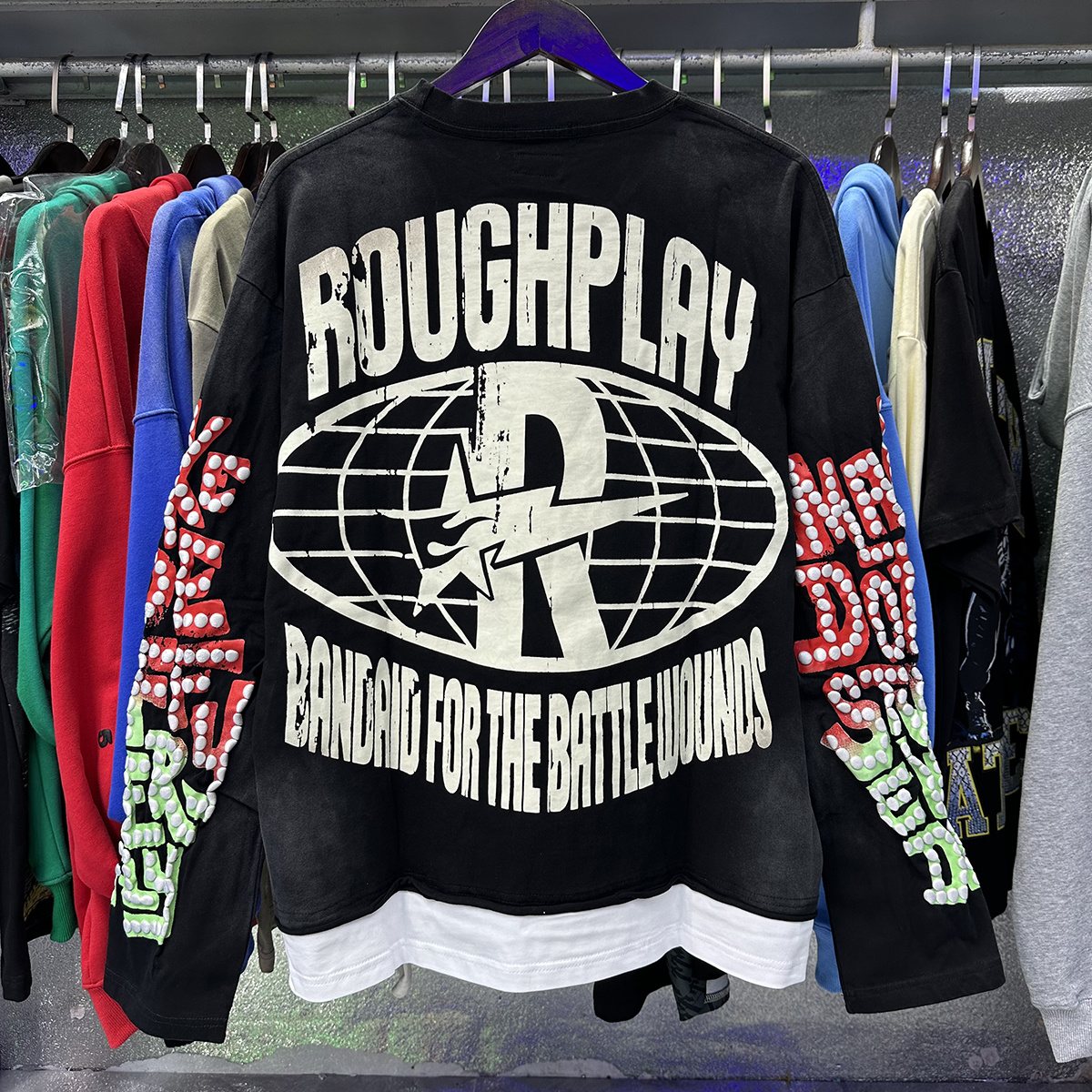 Rough Play Skull & Roses Long-Sleeve T-Shirt ¡ª context