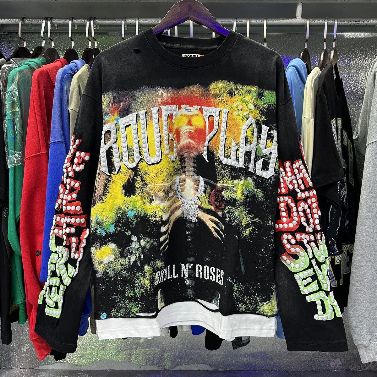 Rough Play Skull & Roses Long-Sleeve T-Shirt ¡ª context