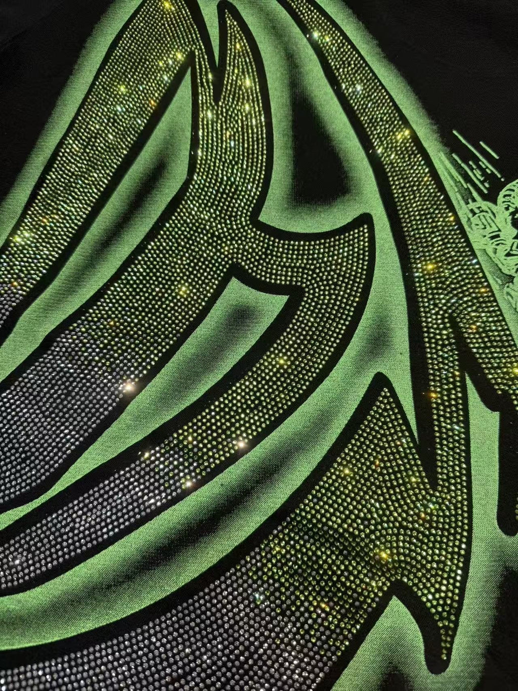 MIXED EMOTION Green Graphic Rhinestone T-Shirt ¡ª detail