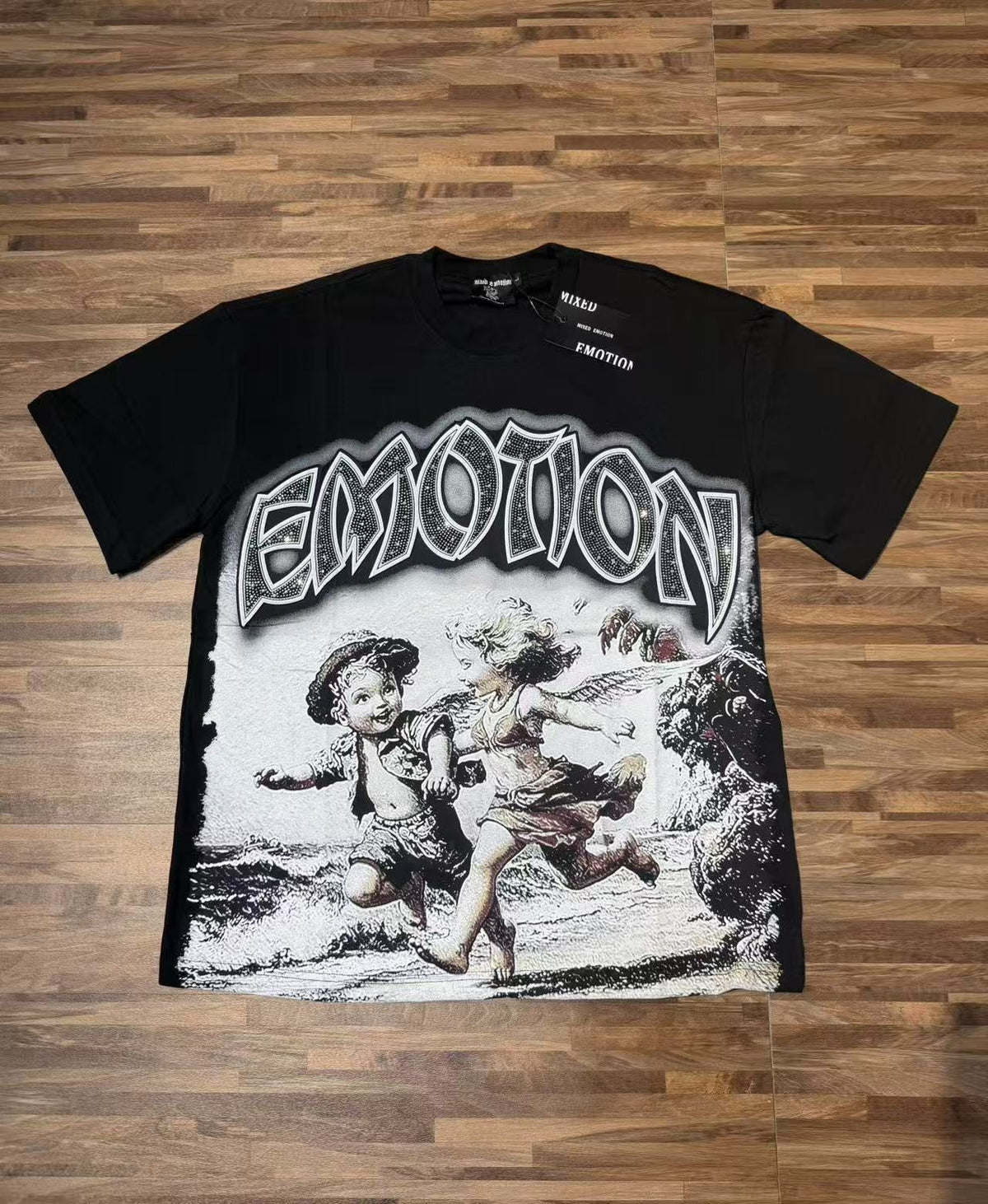 MIXED EMOTION Angel Beach Graphic T-Shirt ¡ª front
