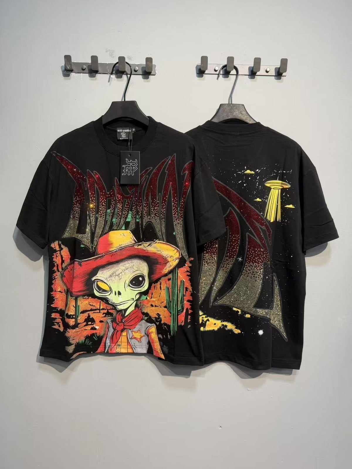 MIXED EMOTION Alien Cowboy Graphic T-Shirt ¡ª context