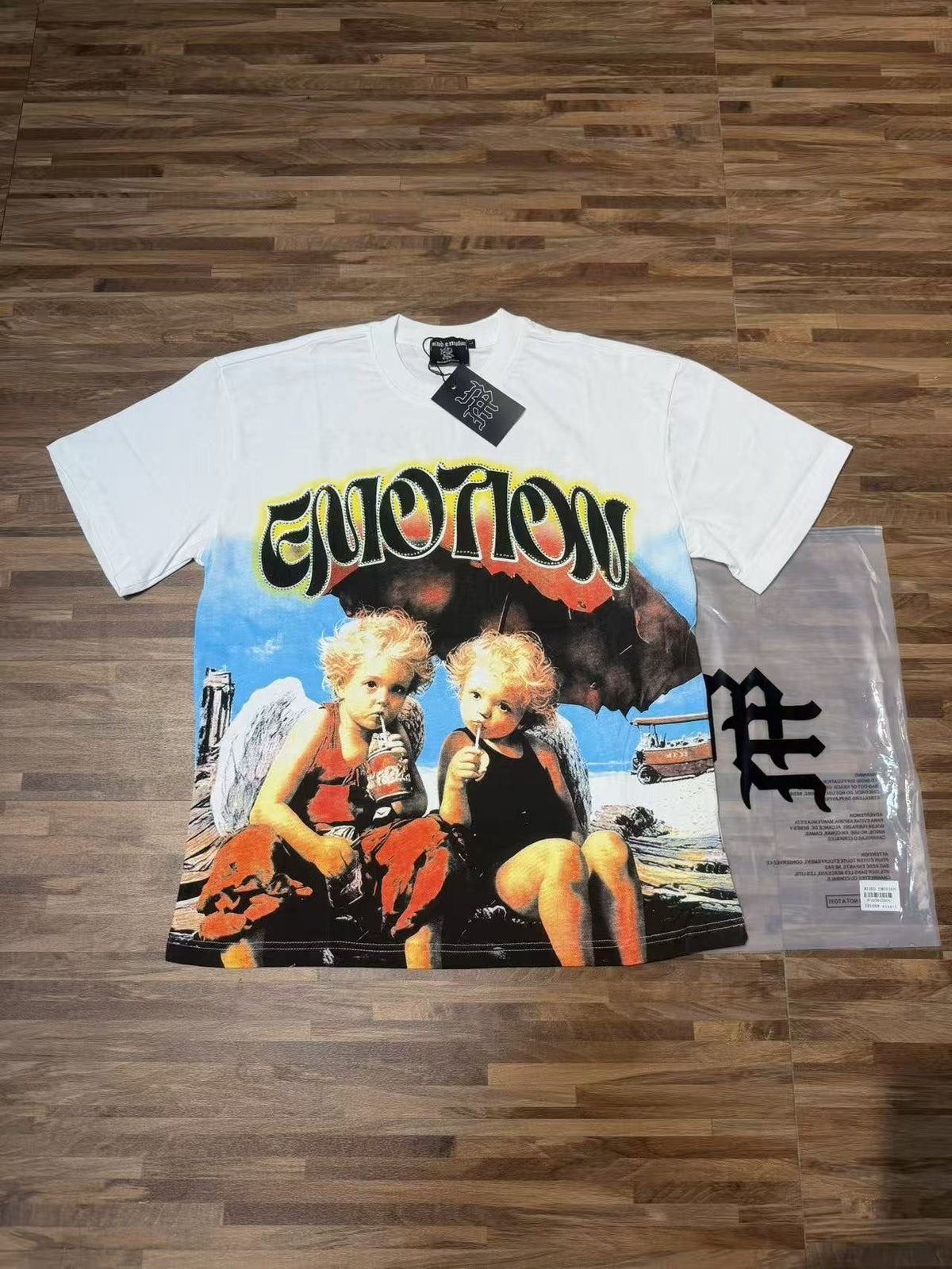 Mixed Emotion Photo Graphic Short-Sleeve T-Shirt ¡ª front