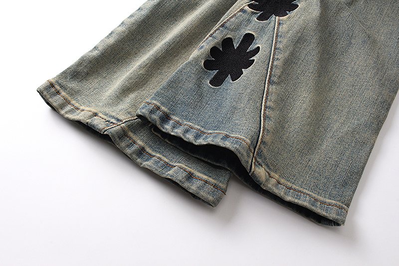 LOSTSHDWS Floral Applique Light Blue Flare Jeans ¡ª detail