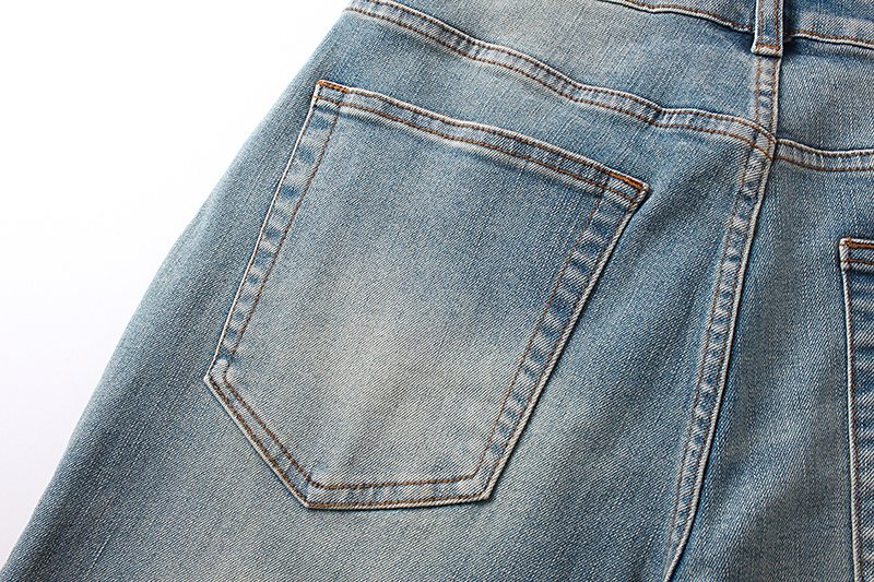 LOSTSHDWS Light Blue Daisy Applique Flared Jeans ¡ª detail