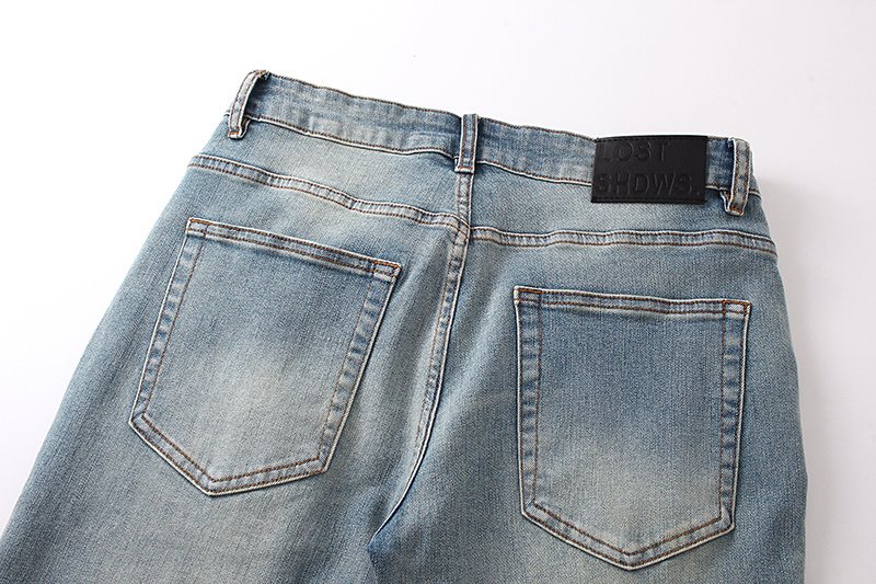 LOSTSHDWS Light Blue Flower Applique Flared Jeans ¡ª detail