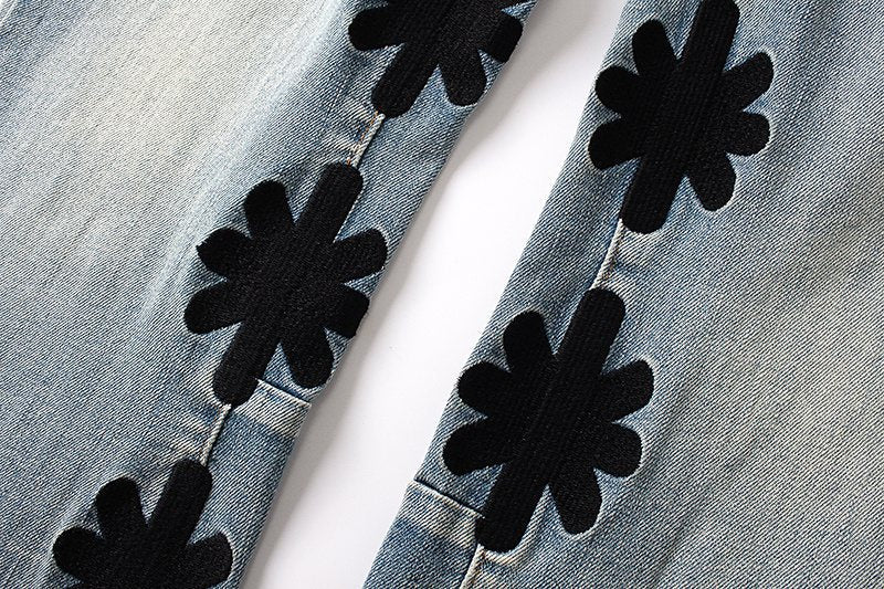 LOSTSHDWS Light Blue Flower Applique Flared Jeans ¡ª detail
