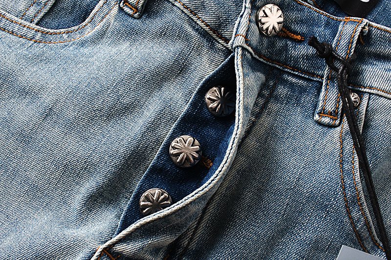 LOSTSHDWS Light Blue Flower Applique Flared Jeans ¡ª detail