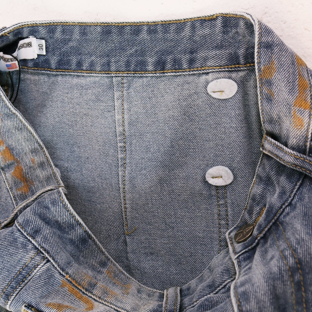 VALLEY Distressed Appliqu¨¦ Cargo Jeans ¡ª detail