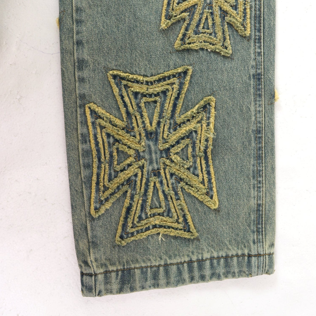 Vale Forever Embroidered Letter Washed Jeans ¡ª detail