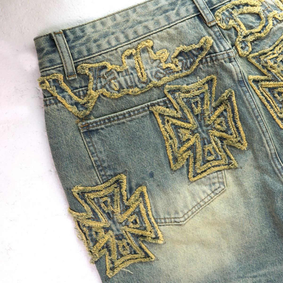 Vale Forever Embroidered Letter Washed Jeans ¡ª detail