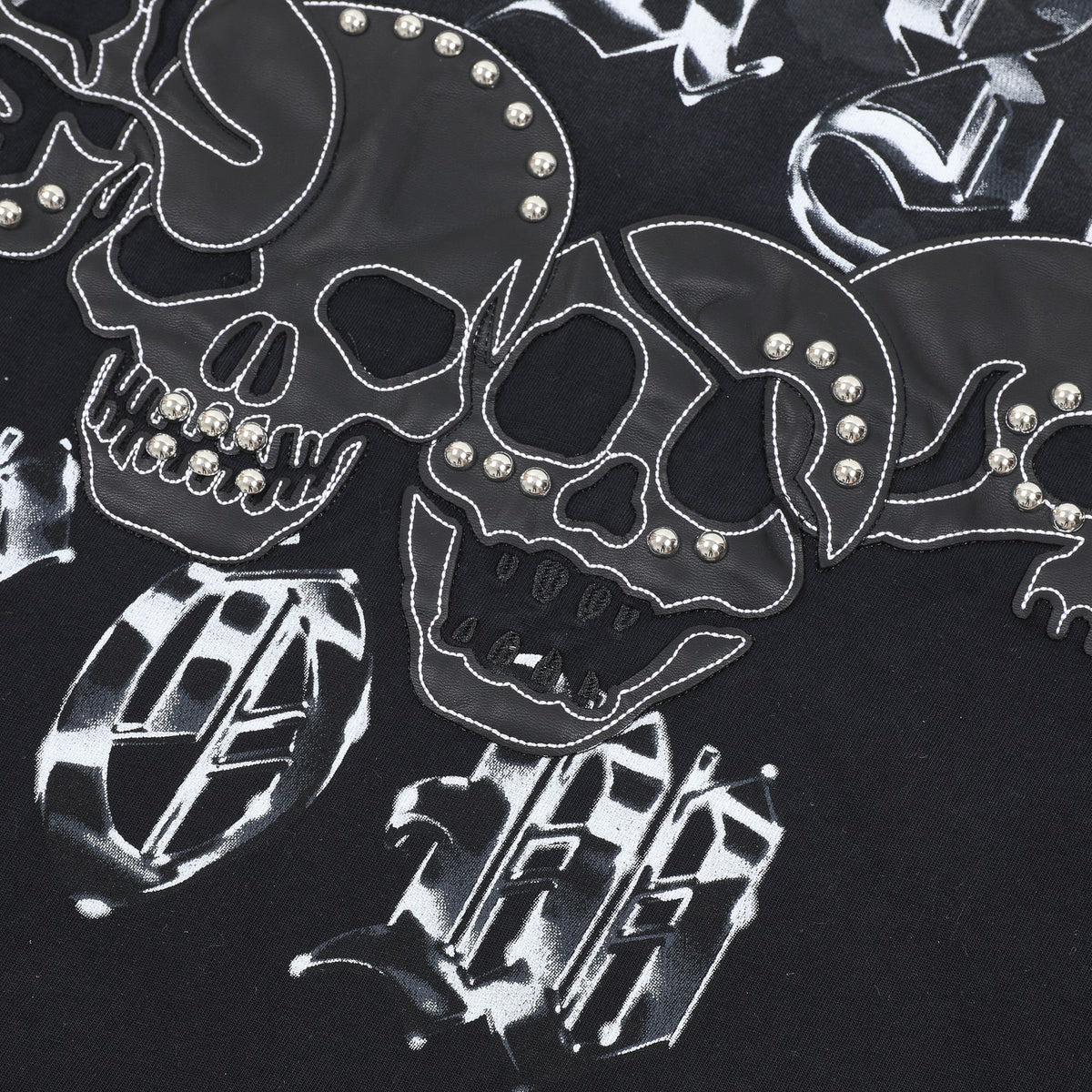 FIRST ROW Wake Up and Be Fierce Skull Appliqu¨¦ T-Shirt ¡ª detail