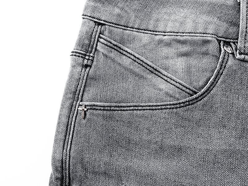 R+A Gray Graphic Detail Distressed Jeans ¡ª detail