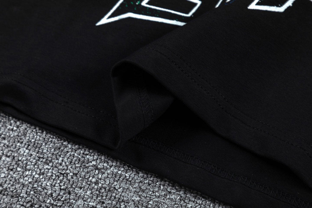 GUAPI Skull Chain Graphic T-Shirt ¡ª fabric_closeup