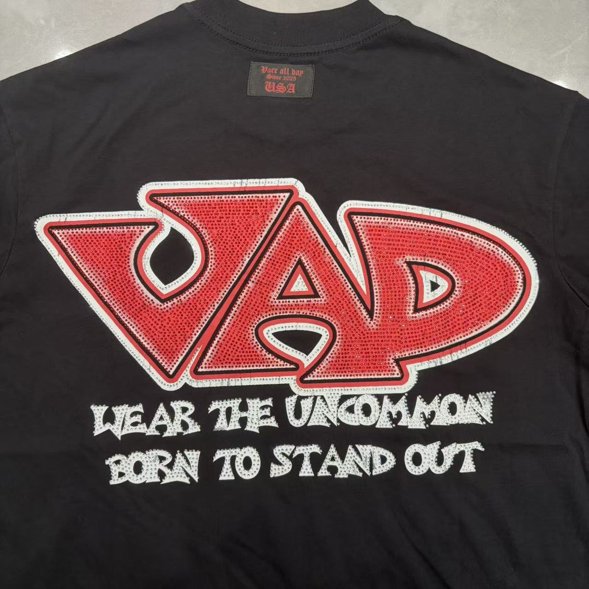 VARE ALL DAY Front & Back Graphic T-Shirt ¡ª detail
