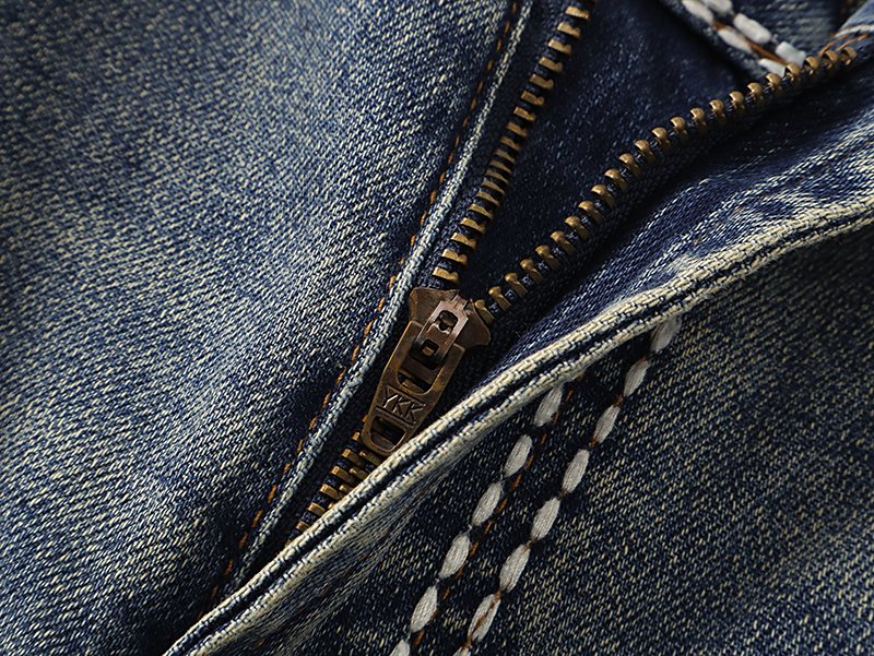 VALABASAS Washed Blue Flared Jeans ¡ª detail