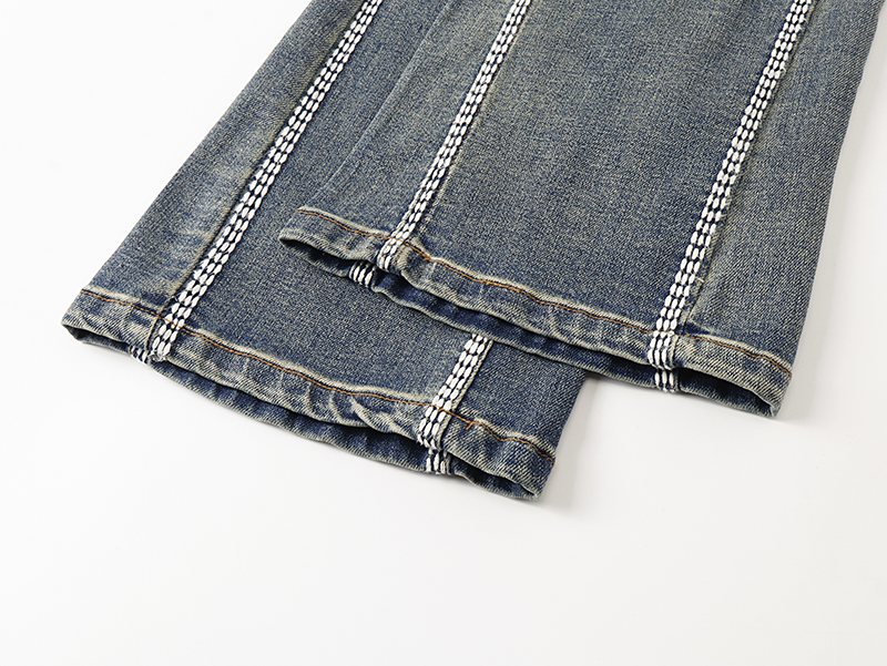 VALABASAS Washed Blue Flared Jeans ¡ª detail