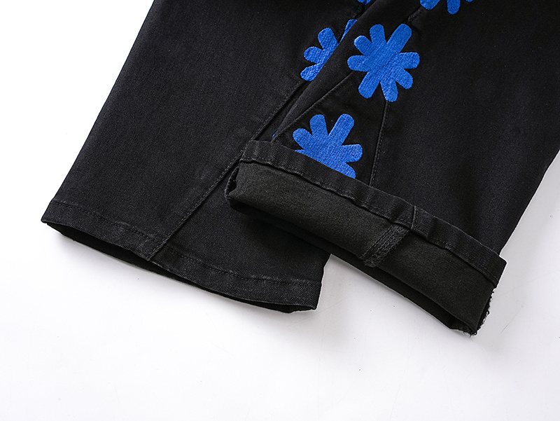 LOSTSHDWS Floral Applique Flared Jeans ¡ª detail
