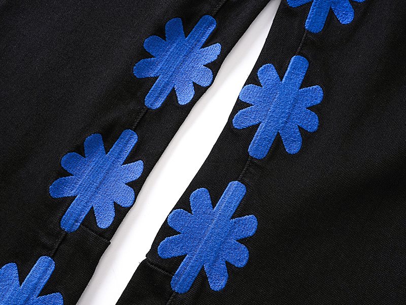 LOSTSHDWS Floral Applique Flared Jeans ¡ª detail
