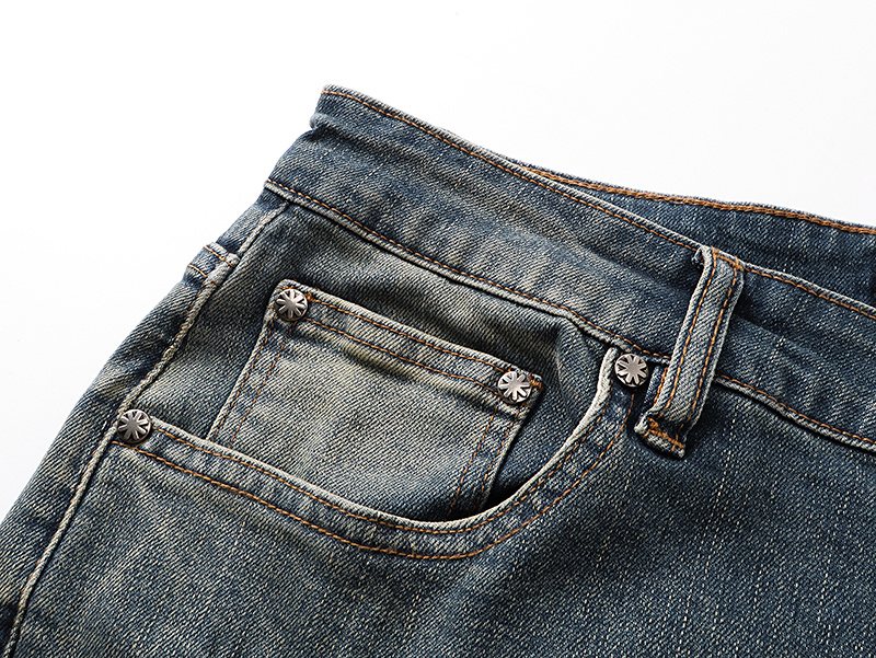 LOSTSHDWS Floral Applique Flared Jeans ¡ª detail